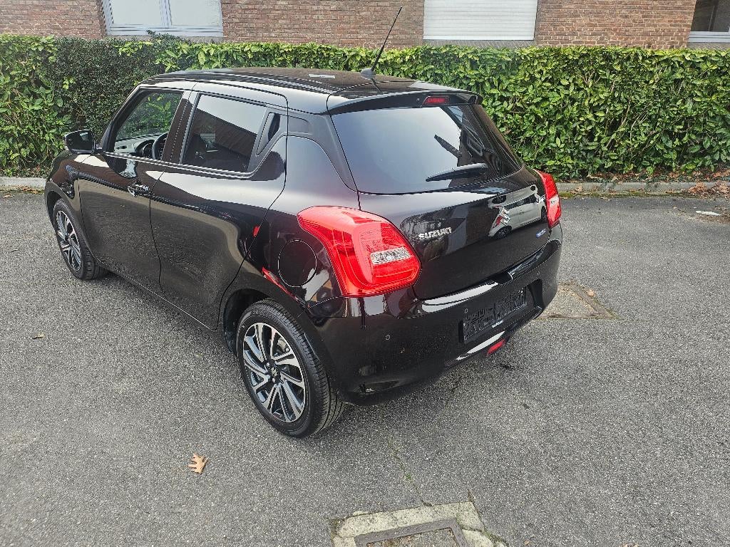 SUZUKI SWIFT AUTOMATIQUE, Auto's, Suzuki, Stof, 4 cilinders, Navigatiesysteem, Bedrijf