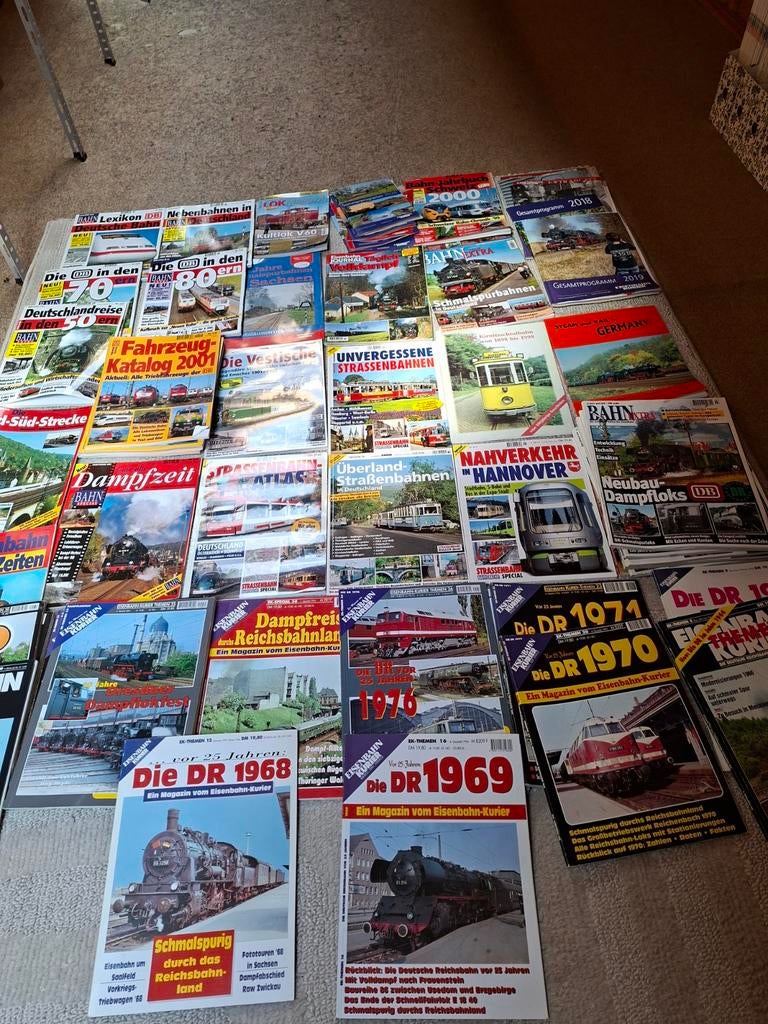 Lot d'environ 30 magazines ferroviaires allemands différents, Enlèvement ou Envoi, Comme neuf, Train, Livre ou Revue