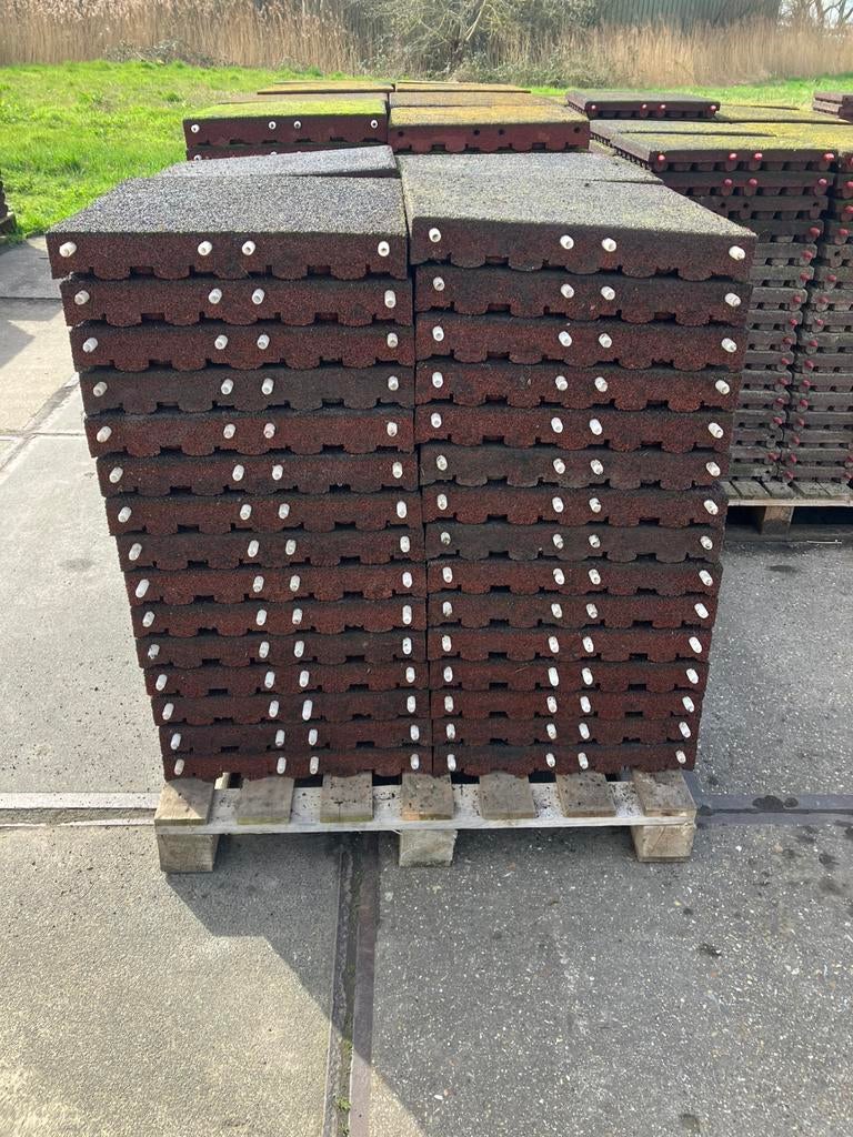 🐴 122 vochtdoorlatende rubberen tegels 50x50x6,5cm 🐴, Dieren en Toebehoren