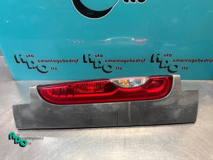 Feu arrière gauche d'un Renault Trafic (Trafic 01-), Autos : Pièces & Accessoires, Éclairage, Renault, Utilisé, 3 mois de garantie