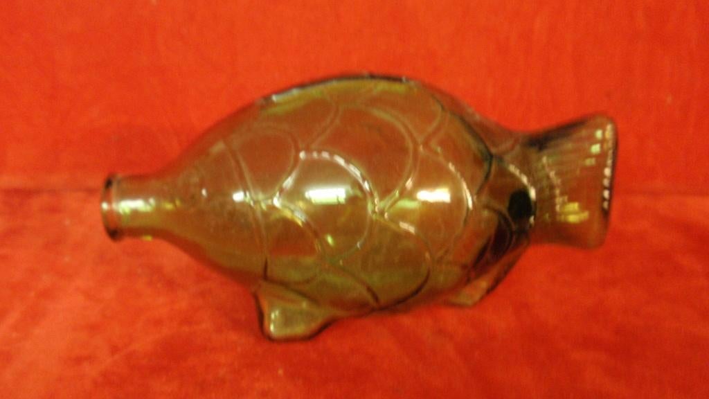 Oude glazen spaarpot een groene vis, Verzamelen, Spaarpotten, Ophalen of Verzenden, Gebruikt, Overige materialen, Dier