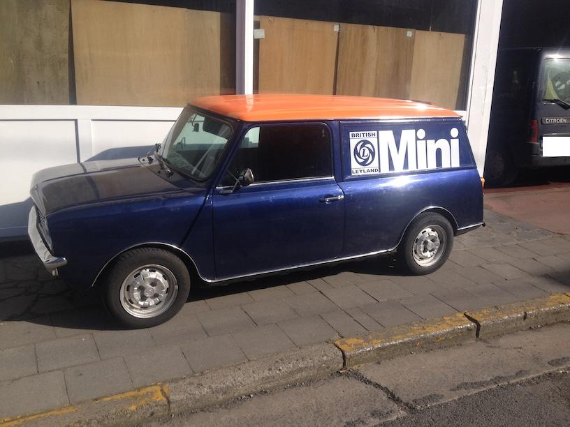 Mini Clubvan uit 1977, Auto's, Oldtimers, Particulier, Mini, Benzine, Break, 3 deurs, Handgeschakeld, Blauw, Bruin, Alcantara