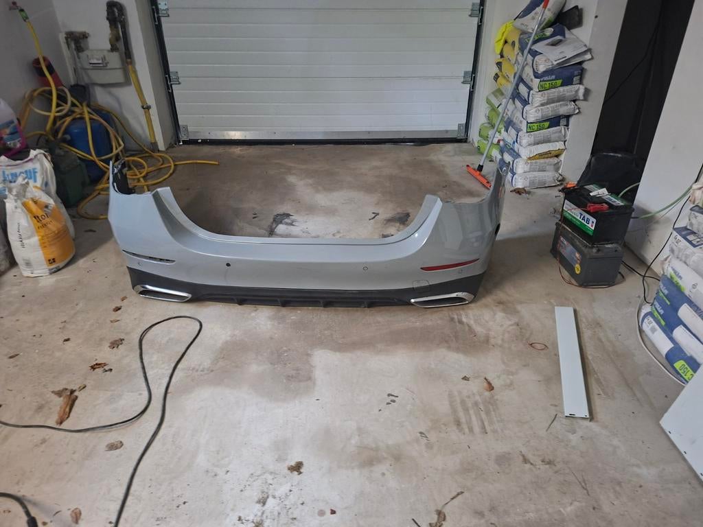 Pare-chocs arrière AMG W214 /charnières de couvercle de coff, Enlèvement, Avant