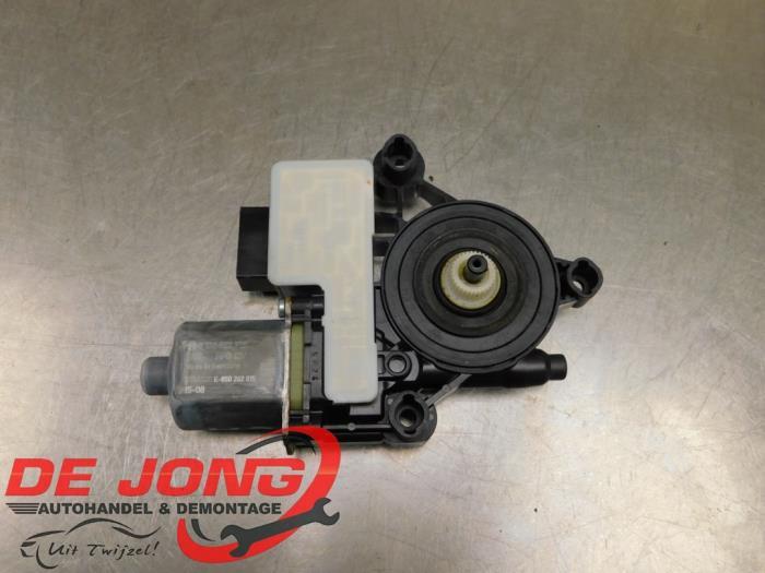 Moteur de vitre portière d'un Volkswagen Touran, Autos : Pièces & Accessoires, Carrosserie & Tôlerie, Volkswagen, Utilisé, 3 mois de garantie