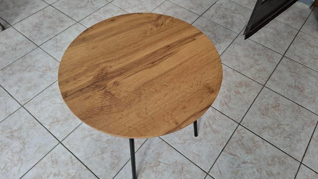 2 bijzettafeltjes in hout met metalen pootjes., Minder dan 55 cm, Rond, Nieuw, Hout