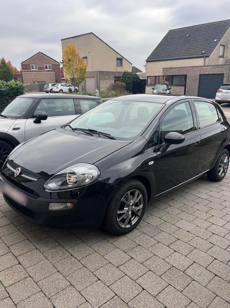 Fiat Punto, Autos, Fiat, Particulier, Punto, Vitres électriques, Diesel, Euro 5, Hatchback, 5 portes, Boîte manuelle, Noir, Noir
