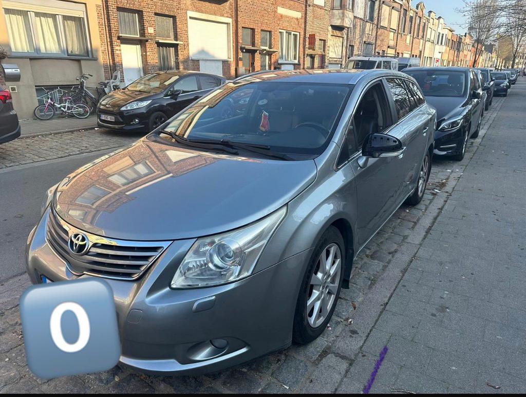 Toyota Avensis Break 1.8 essence 2009climatisation/cuir/gps/, Autos, Toyota, Cuir, Argent ou Gris, Achat, Avensis