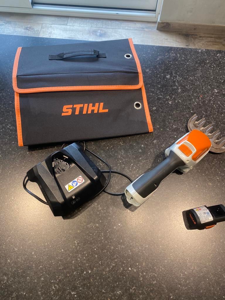 Tuingereedschap STIHL accu struik- en grasmaaier, Enlèvement, Utilisé