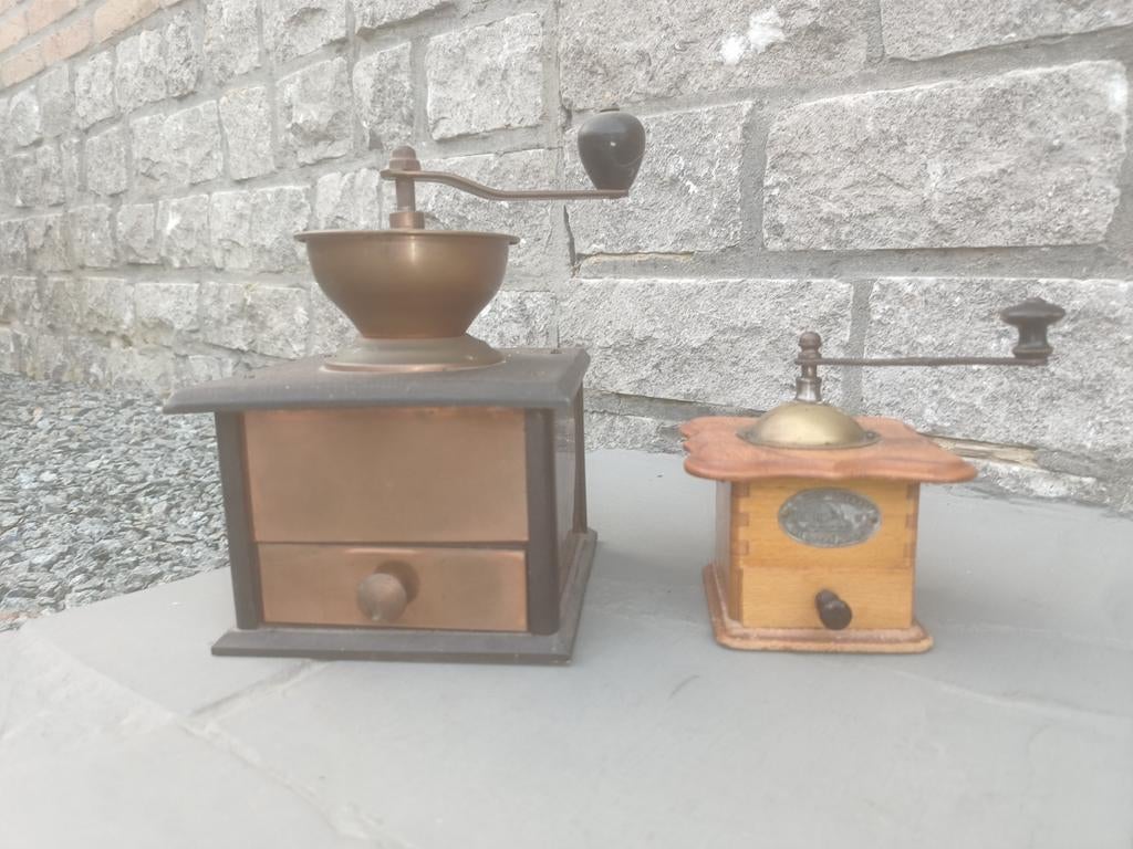 2 mooie retro koffiemolens, Ophalen