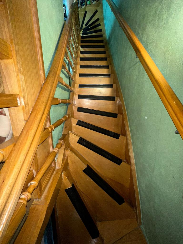 Escalier en HERTRE MASSIF 22 marches 4m HAUTEUR, Enlèvement, Comme neuf, Escalier