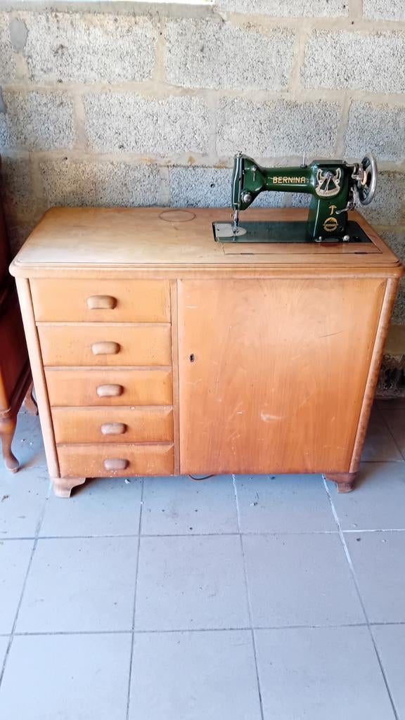 Meuble machine à  coudre Bernina à  pedale, Enlèvement