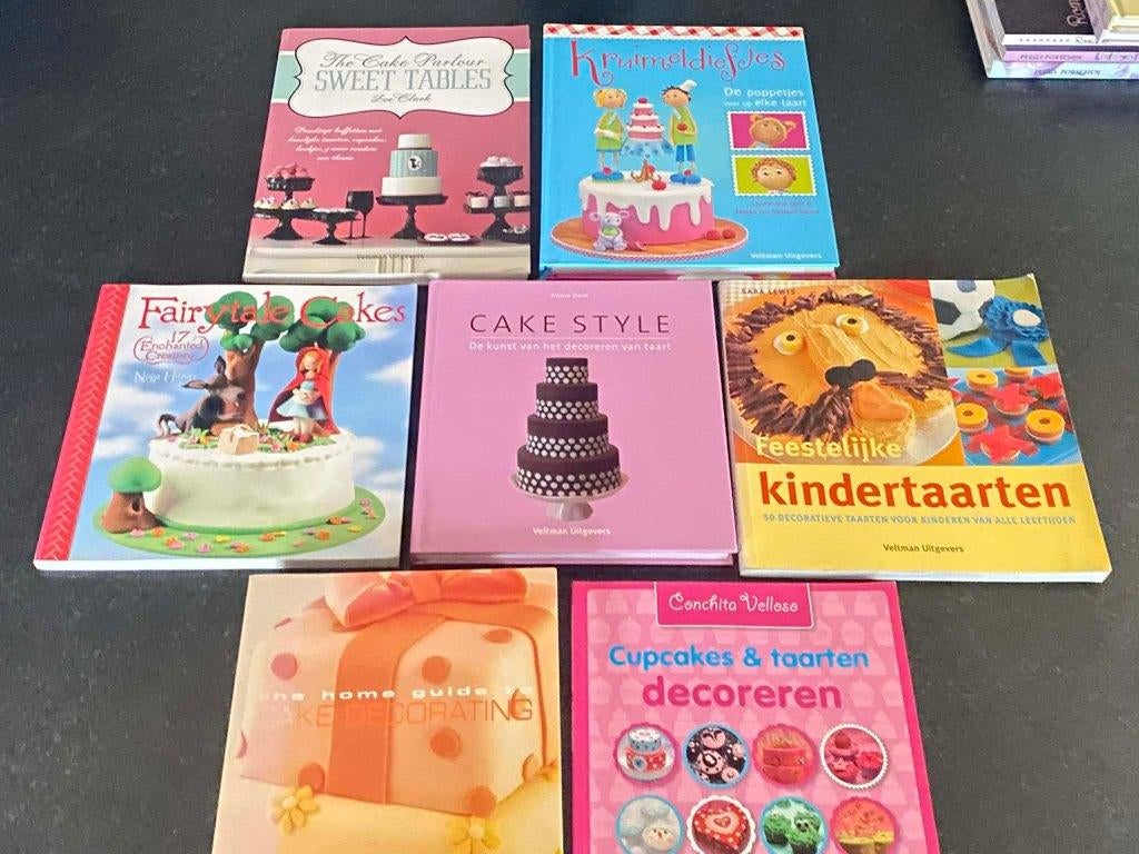 7 boeken voor het maken van kindertaarten en gebak, Hobby en Vrije tijd, Taarten en Cupcakes maken, Gebruikt, Boek of Tijdschrift