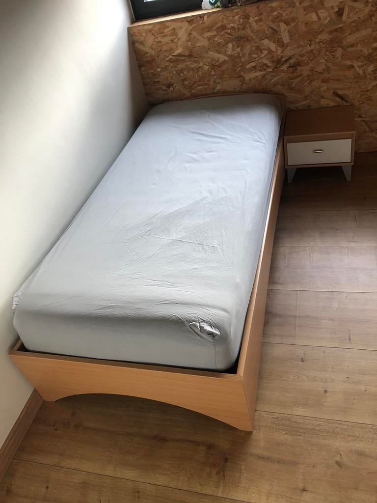 Bed 90cm + nachtkastje, (matras en lattenbodem er niet bij), Ophalen, Gebruikt, 90 cm, Eenpersoons