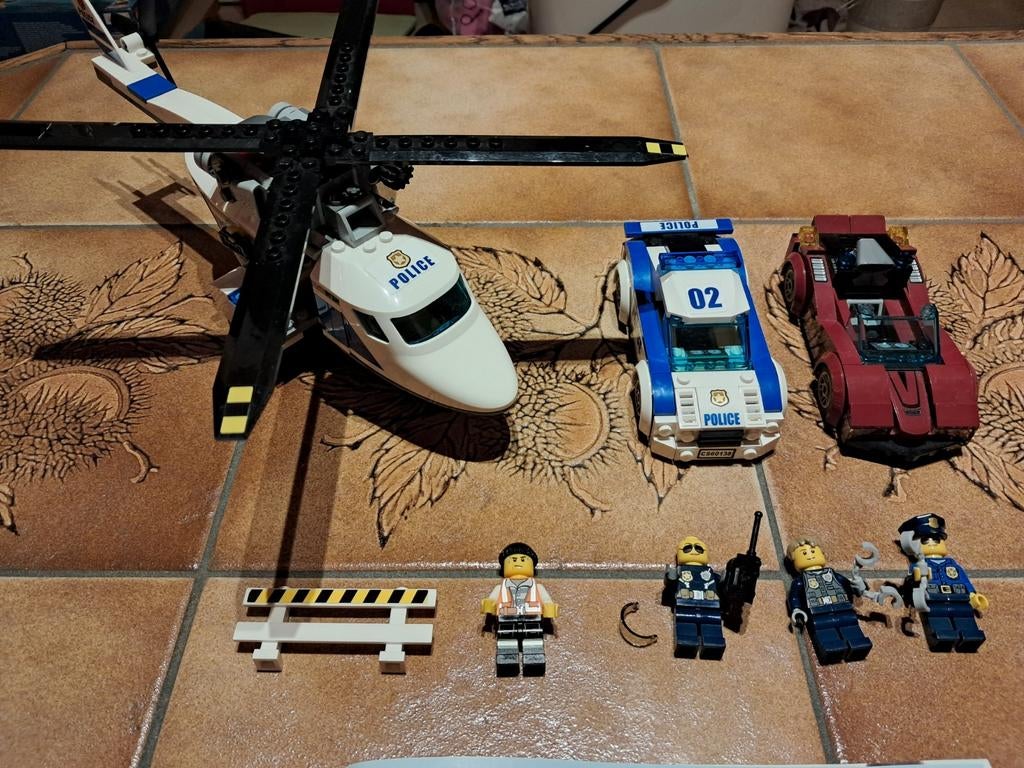 Lego City 60138 La course-poursuite en hélicoptère, Enfants & Bébés, Jouets | Duplo & Lego, Lego, Enlèvement ou Envoi