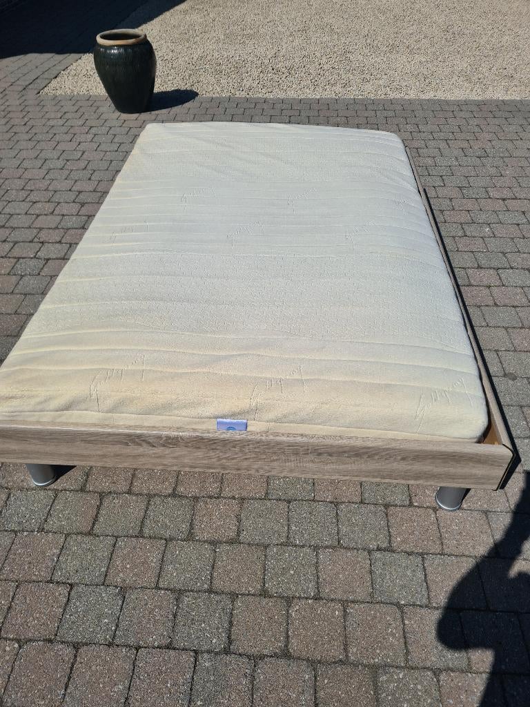 2-persoonsbed 140cm, ideaal voor kotstudent, Huis en Inrichting, Slaapkamer | Bedden, Ophalen, Tweepersoons, 140 cm, Zo goed als nieuw