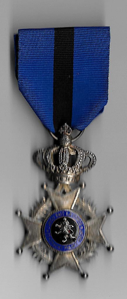 Medaille in de order van Leopold II zilverkleurig, Verzamelen, Verzenden, Landmacht, Lintje, Medaille of Wings