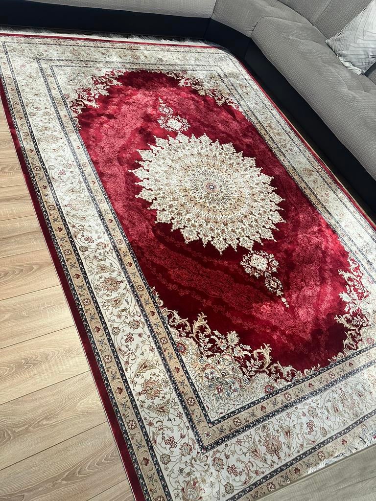 Zijde tapijten, Ophalen, Zo goed als nieuw