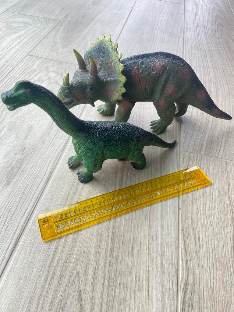 Dinosaurussen 30 cm, Kinderen en Baby's, Speelgoed | Actiefiguren, Ophalen of Verzenden, Zo goed als nieuw