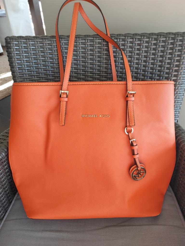 Prachtige handtas van Michael Kors, Handtassen en Accessoires, Tassen | Damestassen, Ophalen of Verzenden, Zo goed als nieuw, Oranje