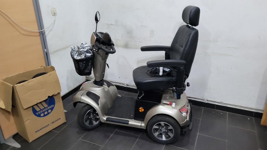 De Carpo 4-scooter heeft een uitzonderlijke autonomie. Een g, Diversen, Brommobielen en Scootmobielen