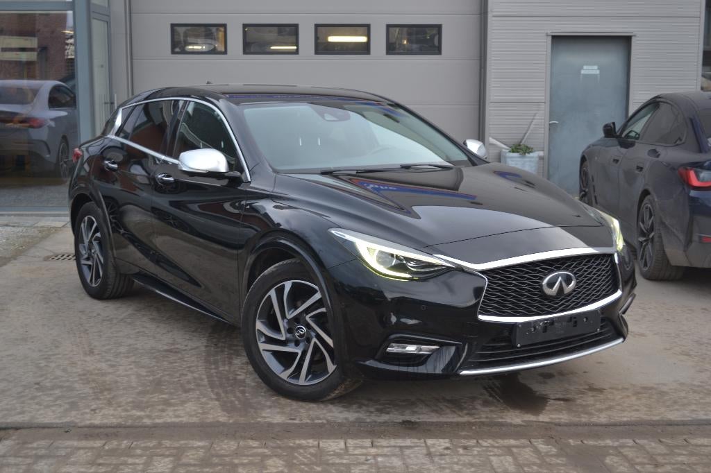 Infinity Q30 360 CAMERA/HEATED SEATS, Auto's, Infiniti, Voorwielaandrijving, 4 cilinders, 110 g/km, Alcantara