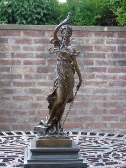 femme justice ou lady en bronze signé . MEYER, Antiquités & Art, Enlèvement ou Envoi, Bronze