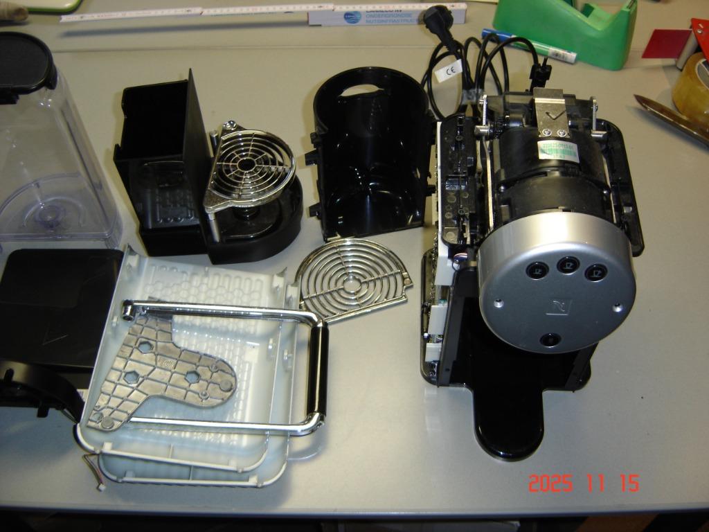 NESPRESSO ZENIUS ZN 100 voor onderdelen, Electroménager, Cafetières, Enlèvement ou Envoi, Utilisé, Machine à espresso, Dosettes et capsules de café