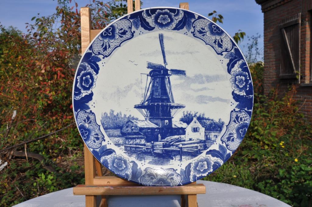 grand plat mural delft decor signe J.gerst  (57), Antiquités & Art, Enlèvement ou Envoi
