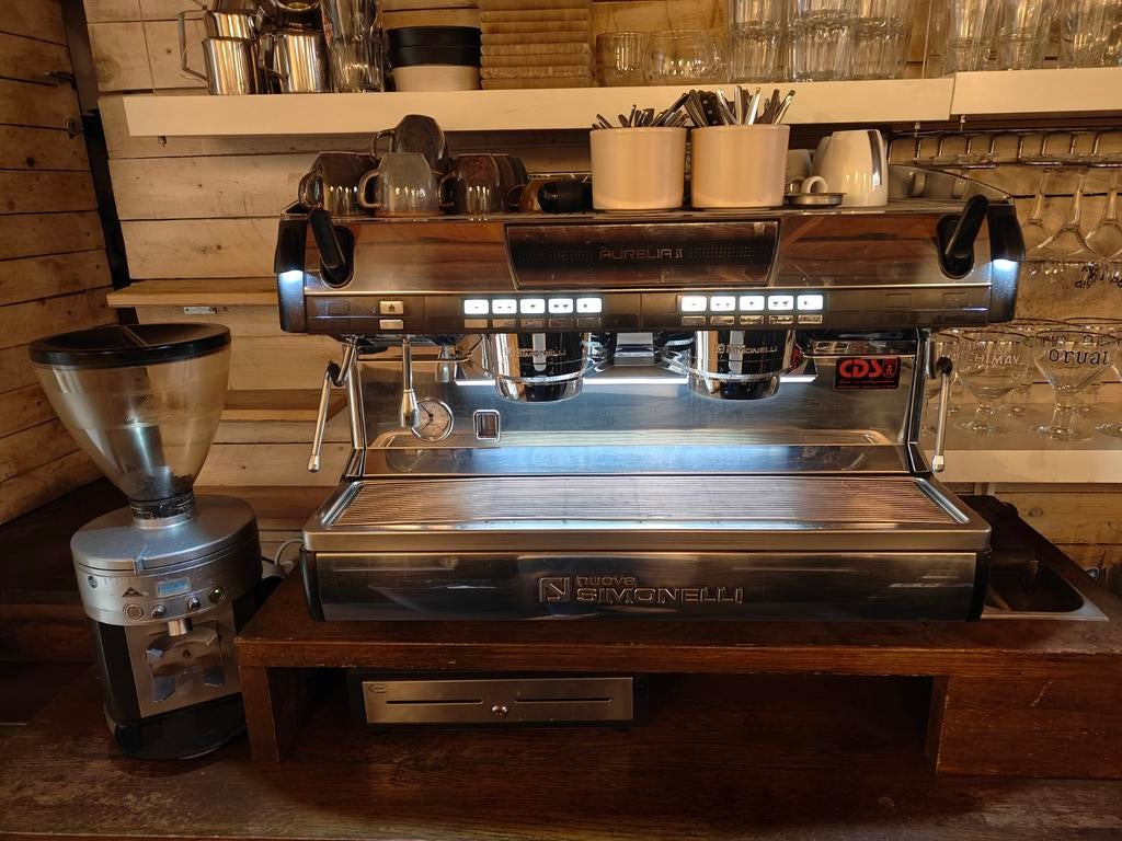 Nuova Simonelli + koffiemolen, Ophalen