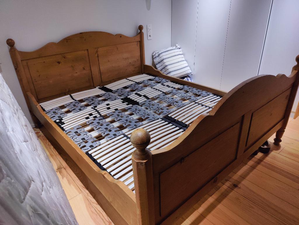 Dubbel bed 160cm 2x80 in massief grenenhout + 2 nachtkastjes, Huis en Inrichting, Slaapkamer | Bedden, Ophalen, Gebruikt, Bruin