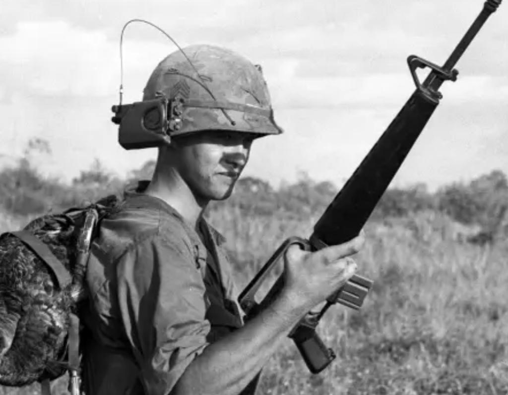 US Radio helm AN/PRR-9 Vietnam M1 1967-1973, Verzamelen, Ophalen of Verzenden, Landmacht, Helm of Baret