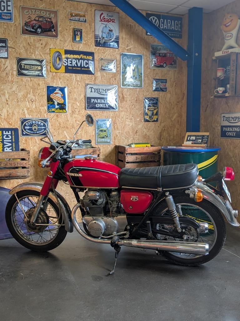 Honda CB 250k, Motoren