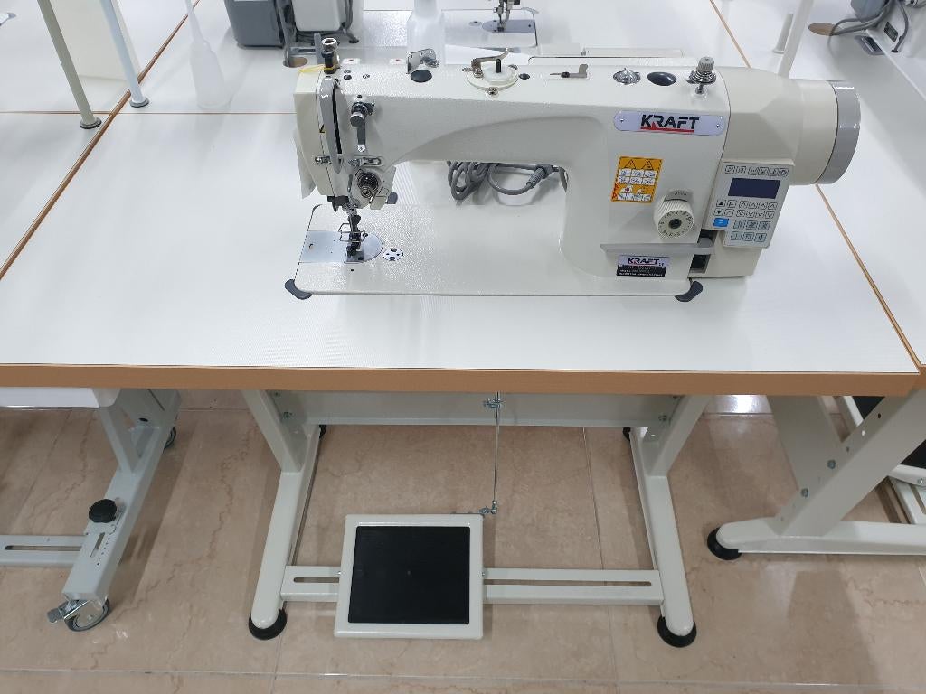 Krafft 206 Industriële Leermachine – 3-voudig Transport, Hobby en Vrije tijd, Nieuw, Naaimachine, Industrieel, Ophalen