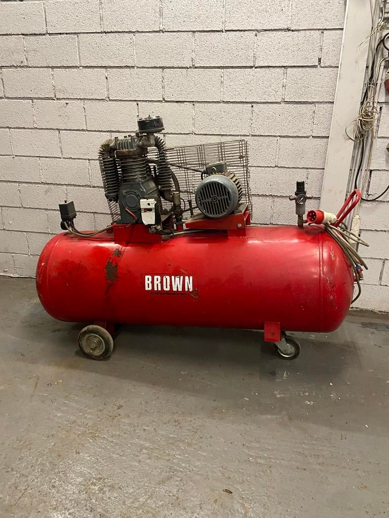 Ancien compresseur brown 500 l moteur triphasé (380/220 ), Bricolage & Construction, Enlèvement, Utilisé, 10 bars ou plus, 100 litres ou plus