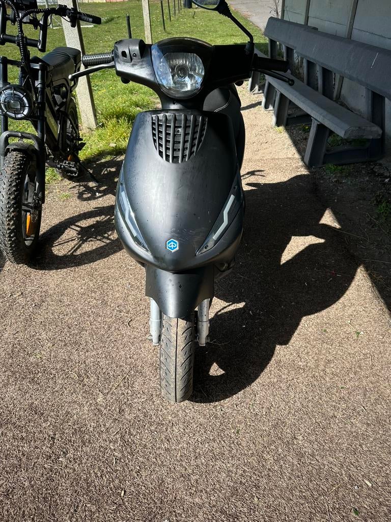 piaggio zipp, Fietsen en Brommers, Ophalen, Zip, Klasse A (25 km/u), Zo goed als nieuw