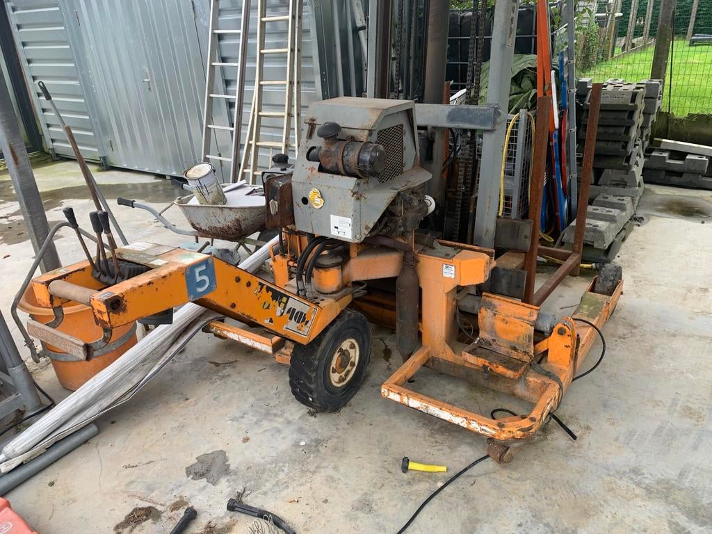 Kooiaap, Bricolage & Construction, Enlèvement