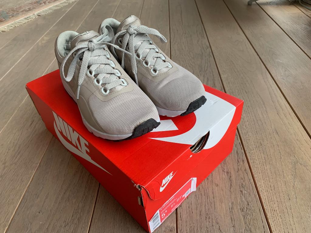 Nike Air Max Zero - taille 36 - NEUF, Enfants & Bébés, Enlèvement ou Envoi, Nike Air, Comme neuf, Chaussures de sport