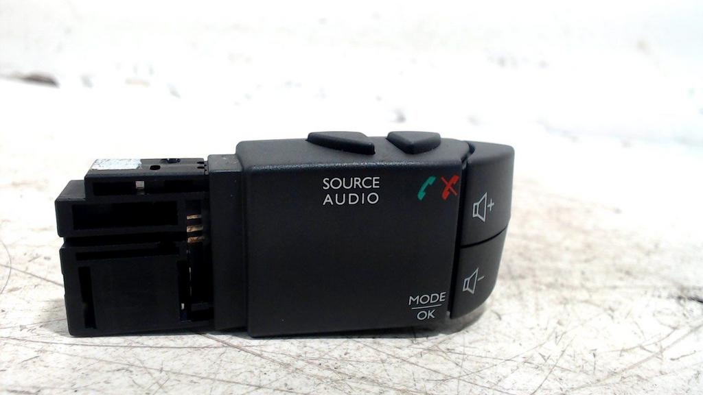 Radio bediening Renault Twingo, Enlèvement ou Envoi, Van der Ven Autorecycling B.V., Onderdelen@venauto.nl, Ettenseweg 76, 4706 PB Roosendaal, The Netherlands