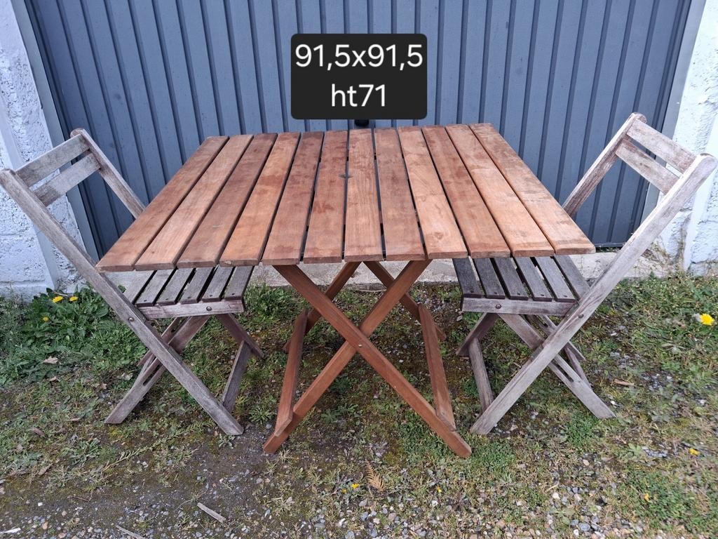 Table pliante en bois
Et chaises
91,5 x 91,5
Hauteur 71, Enlèvement, Bois