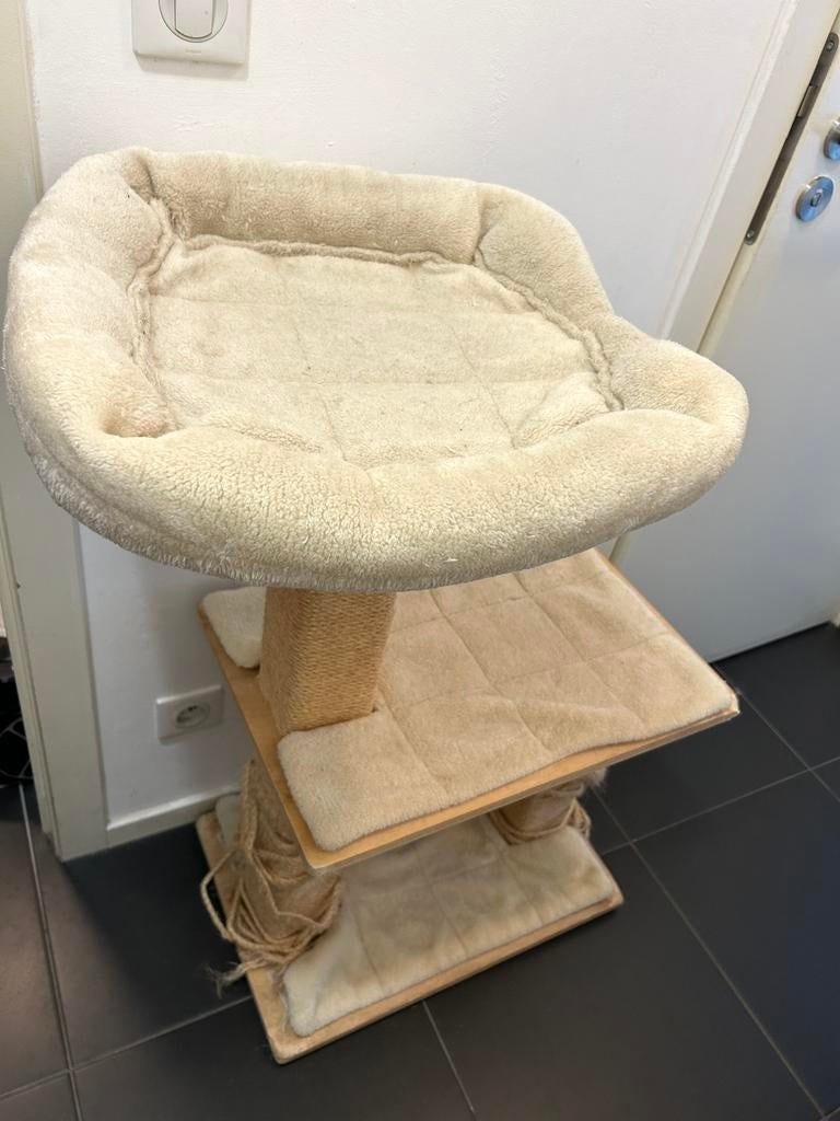 Beige krabpaal met 3 zitplaatsen, Enlèvement, Utilisé, Griffoir