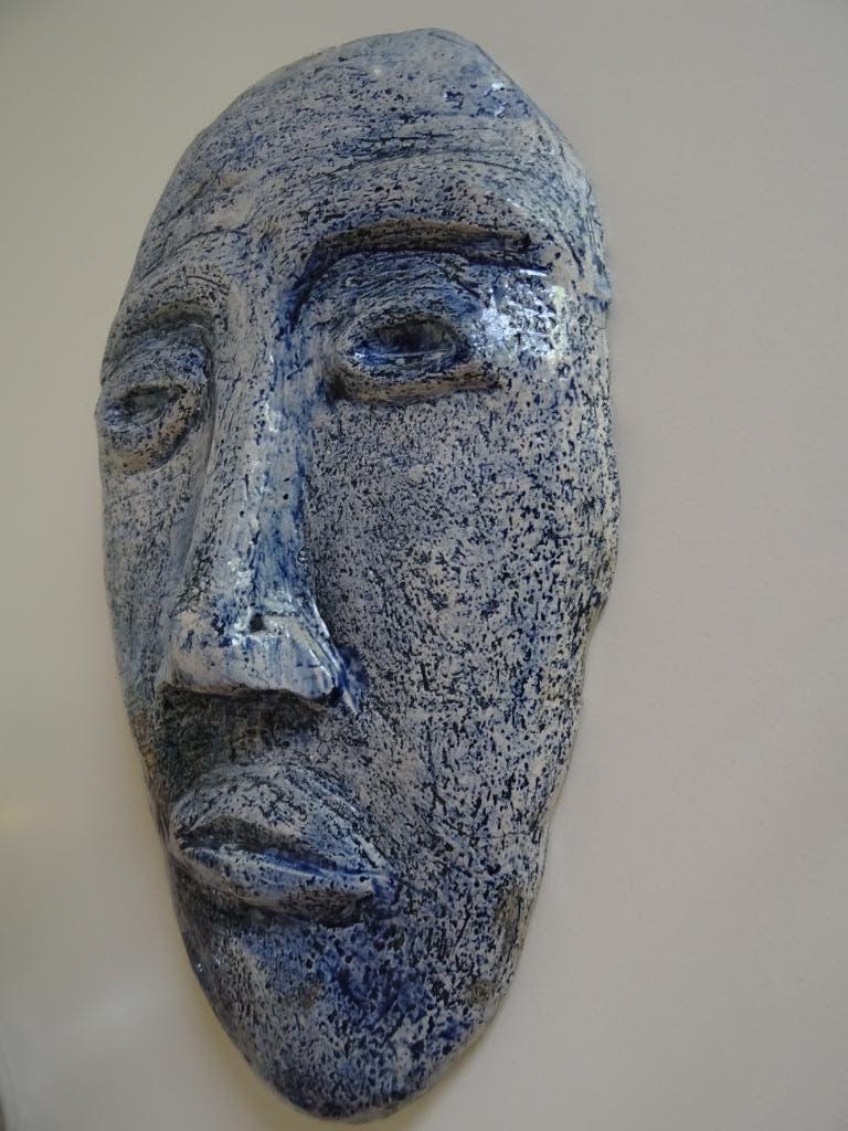 Céramique, signée et numérotée. Visage, masque mural, Enlèvement ou Envoi