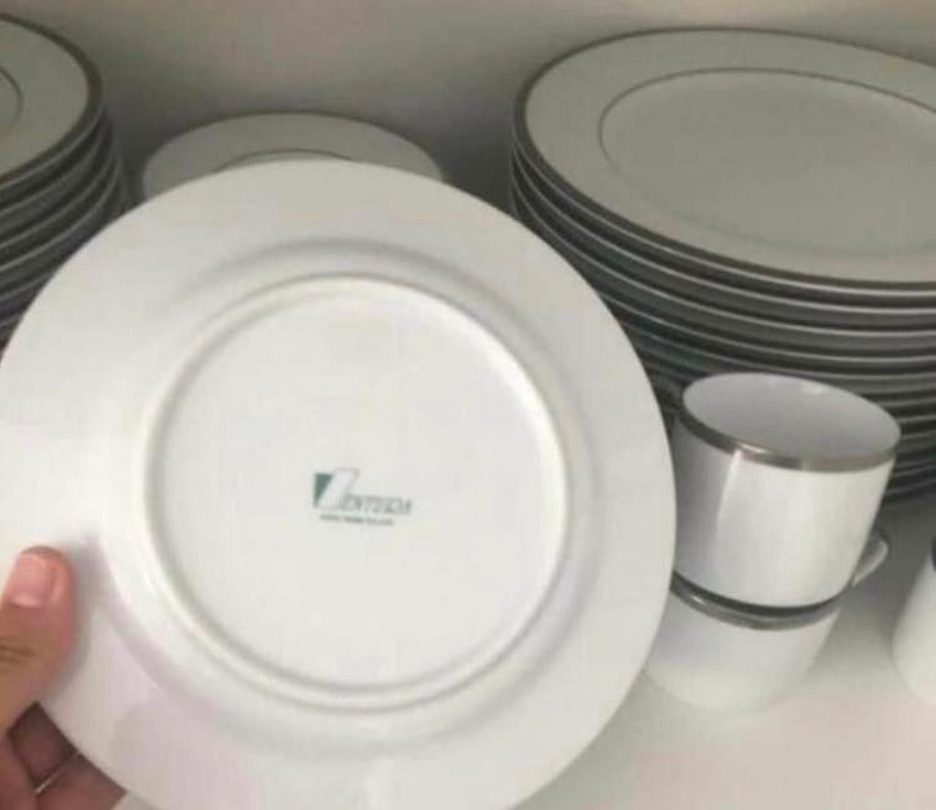 Porseleinen servies met zilveren rand 12 stuks, Huis en Inrichting, Keuken | Servies, Ophalen of Verzenden