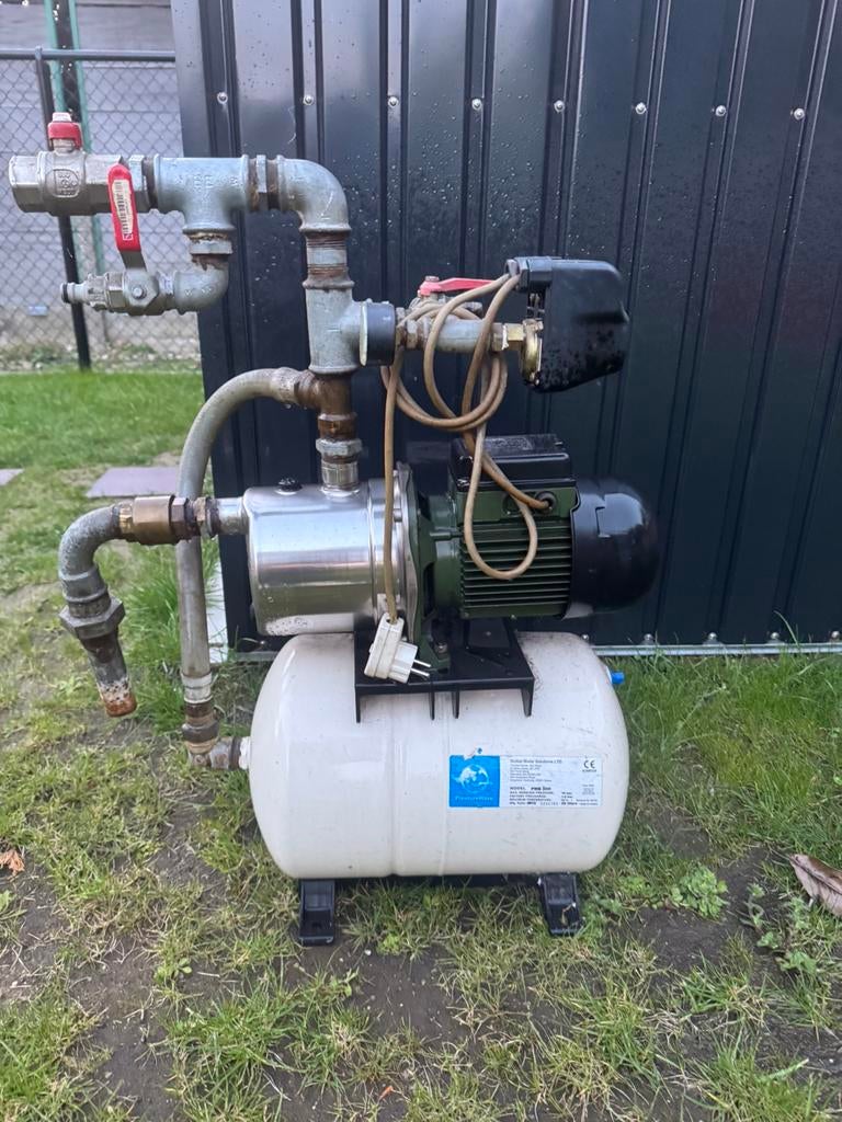 Regenwater pomp met drukvat van PressureWave, Doe-het-zelf en Bouw, Compressors, Minder dan 25 liter, Ophalen, Gebruikt, 6 tot 10 bar