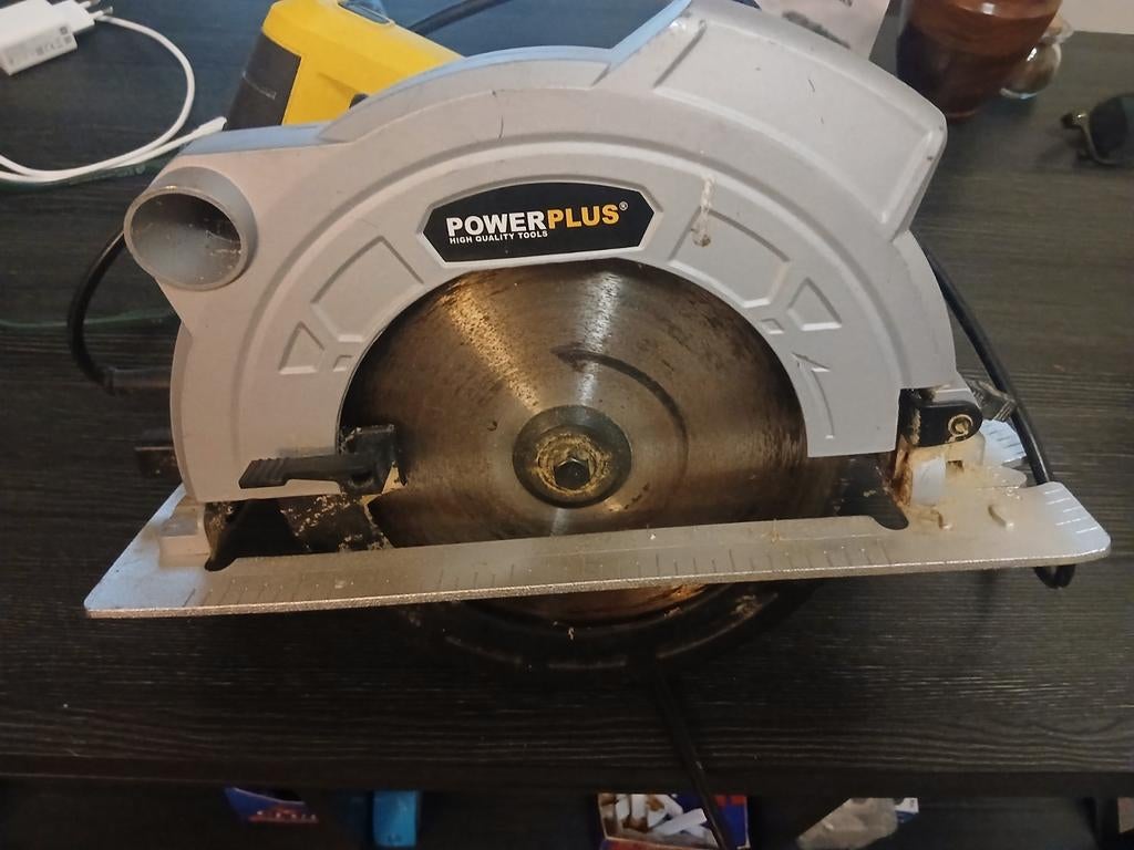 Scie circulaire Powerplus, Bricolage & Construction, Enlèvement, Scie circulaire
