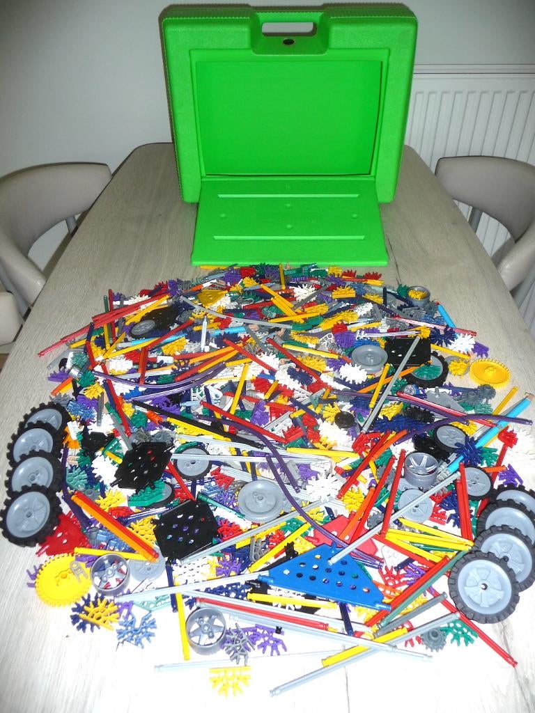 K’NEX zeer grote koffer vol onderdelen (> 3,400 kg), Kinderen en Baby's, Speelgoed | Educatief en Creatief, Ophalen of Verzenden