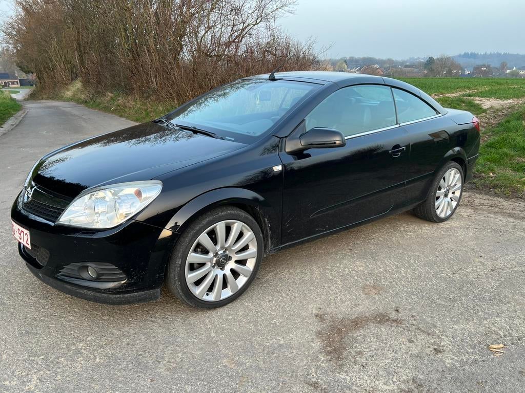 Opel Astra cabriolet echange possible, Auto's, Opel, Voorwielaandrijving, Zwart, Cabriolet, Zwart
