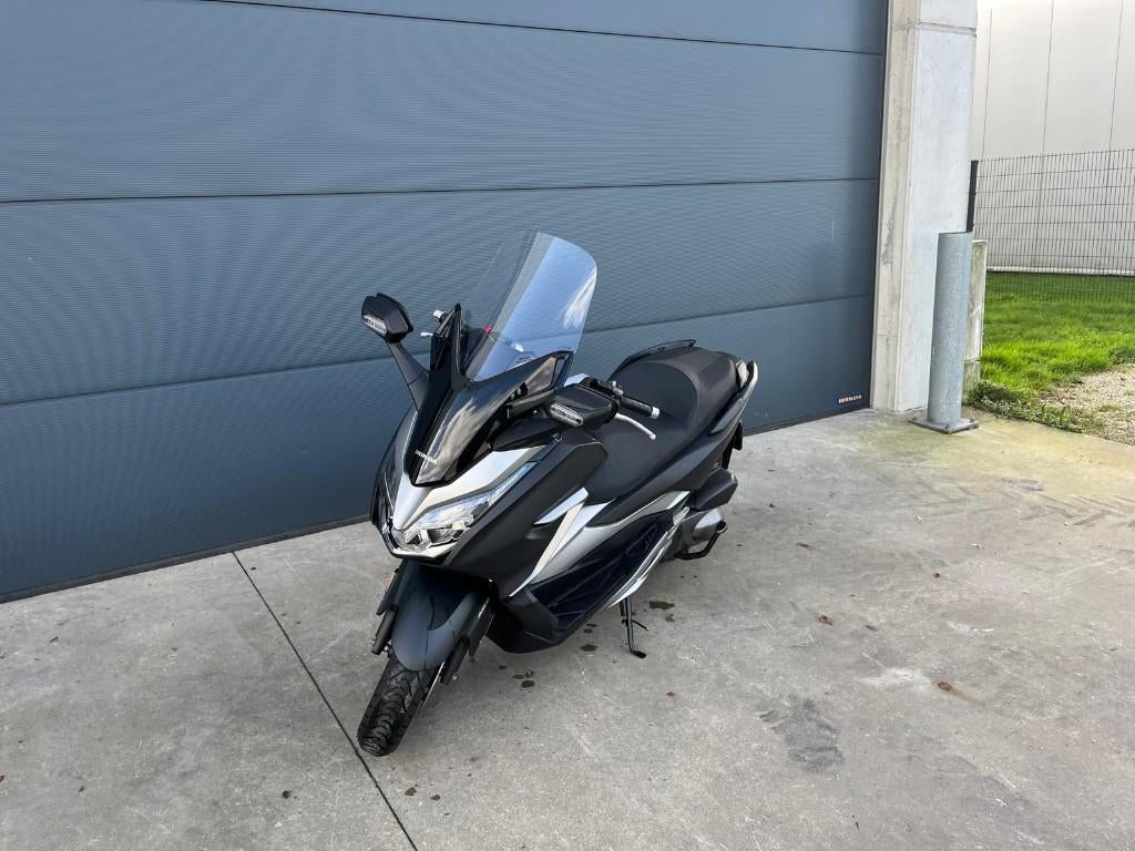 Honda Forza 300, 279 cc, Motorrijbewijs A, Particulier, 1 cilinder