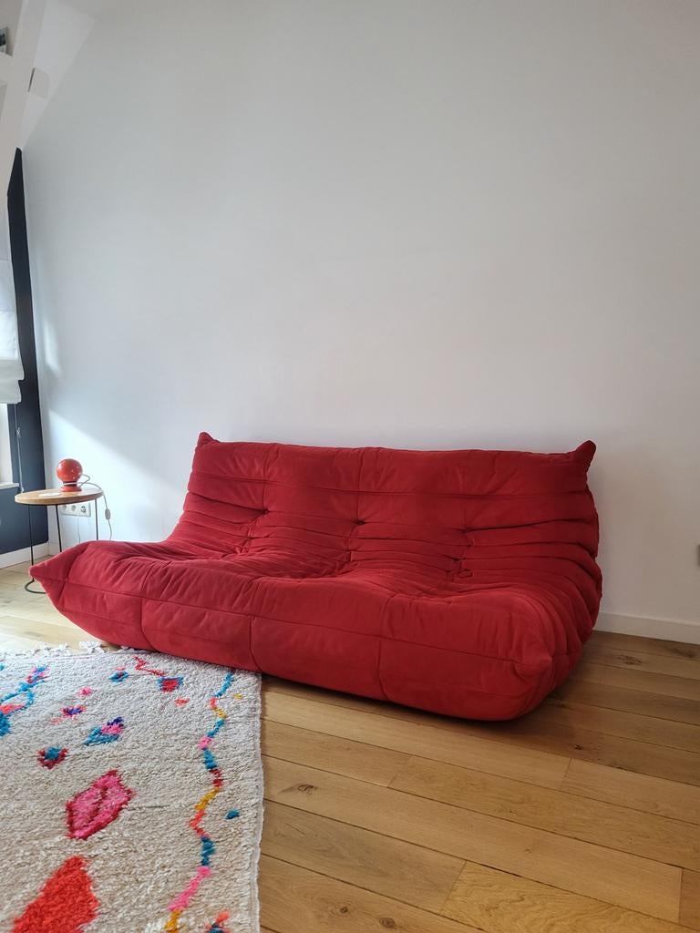 Superbe canapé 3 places Togo rouge