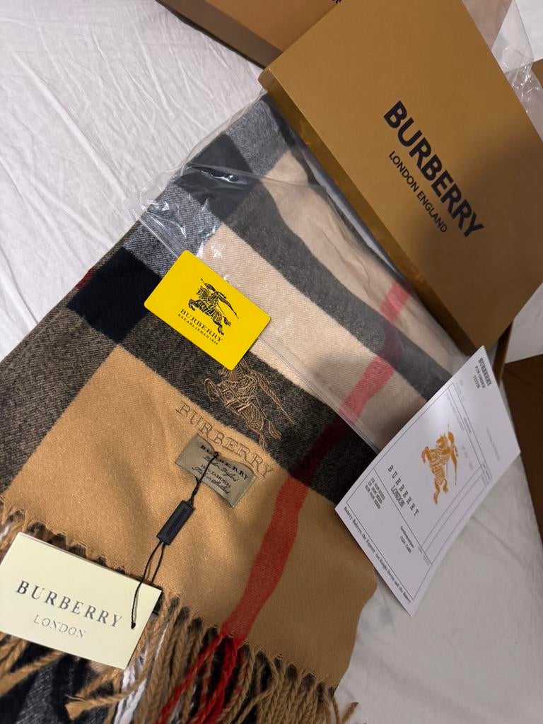 Echarpe Burberry a vendre Burberry sjaal te koop, Ophalen, Nieuw, Overige maten, Sjaal