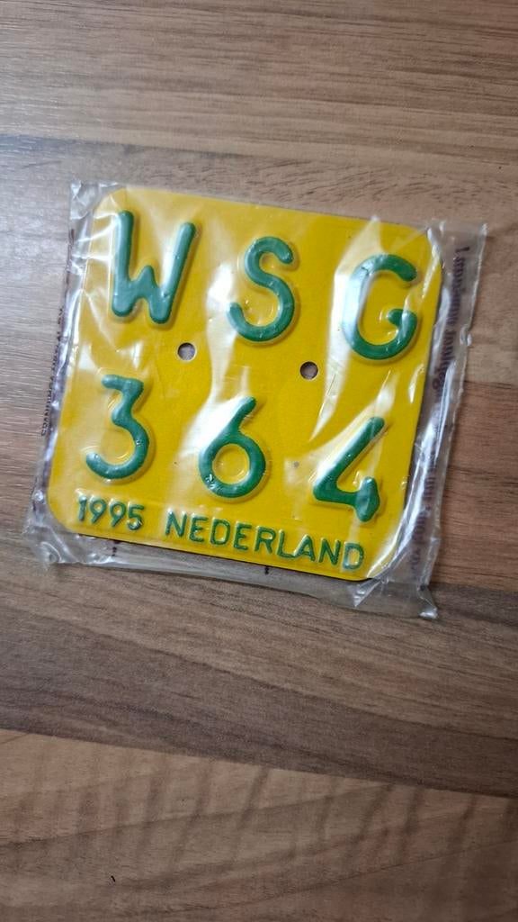 Nederlandse verzekerings plaatje bromfiets nieuw in vepakkin, Verzamelen, Overige Verzamelen, Ophalen